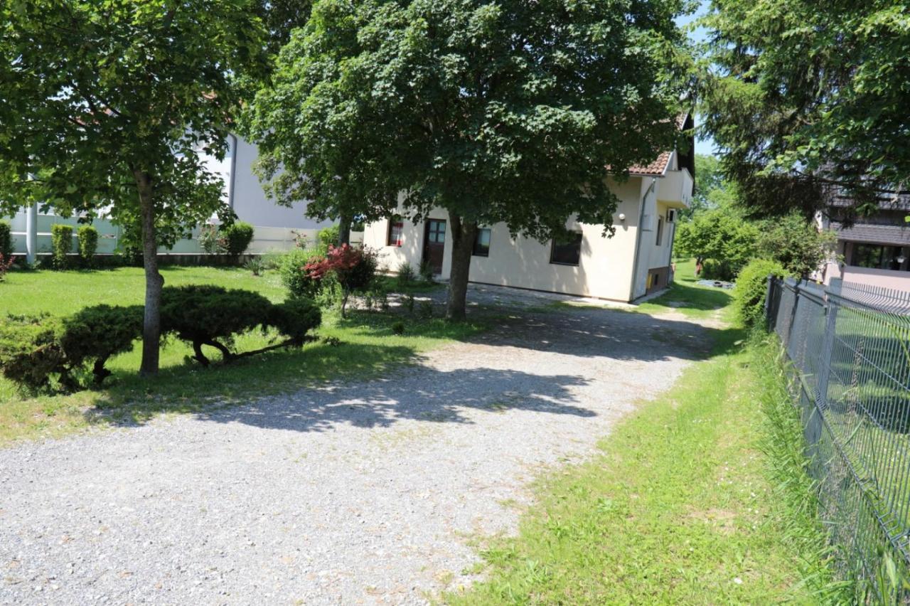 Maple Place Velika Gorica Exterior foto